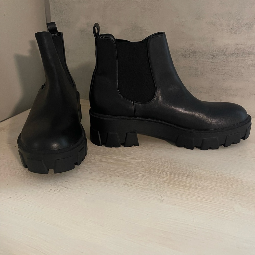 Raid brand lug boots. NWOT. Slip-on with elastic side panels. - Women’s
